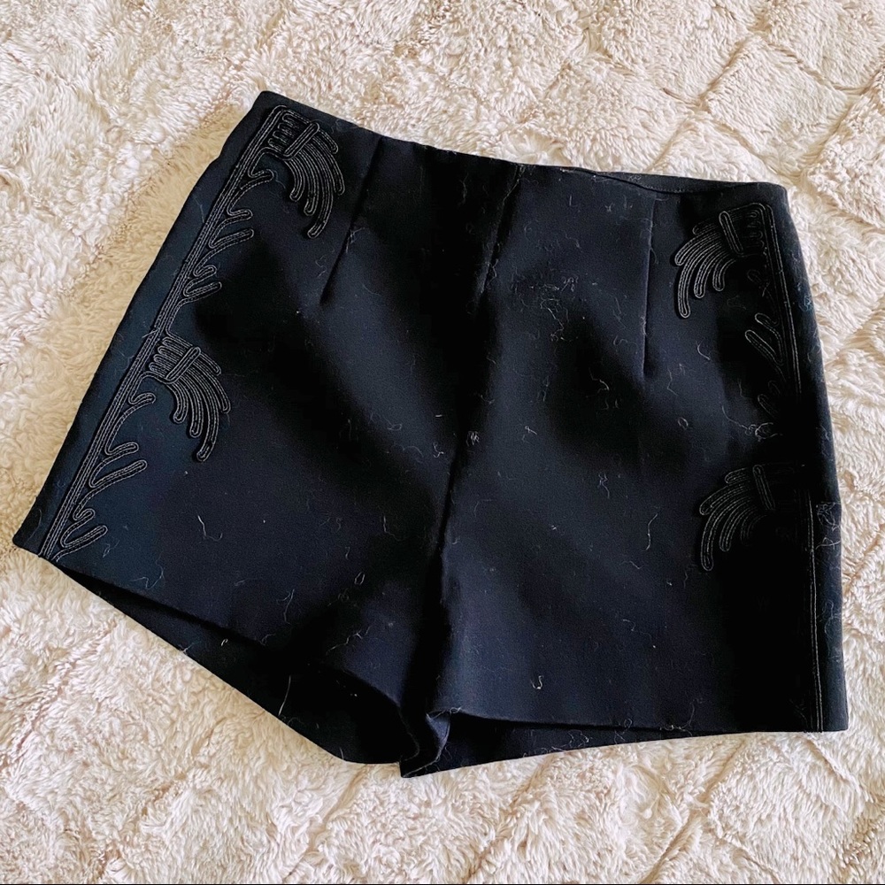 🌟 H&M hot shorts for pinup look